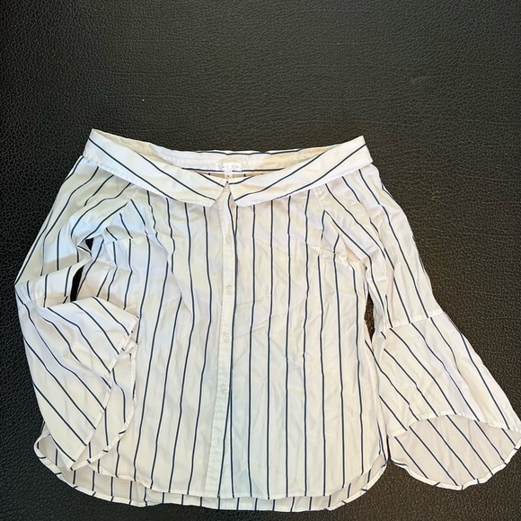 Off the shoulder 3/4 bell sleeve Leith, size medium, blue striped blouse. - Picture 2 of 3